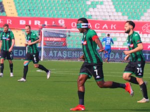 Rodallega Özel Maskeyle Sahaya Çıktı