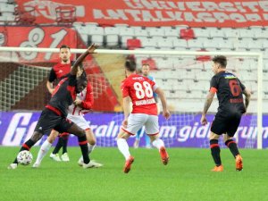 Süper Lig: Ft Antalyaspor: 2 - Fatih Karagümrük: 1 (İlk Yarı)