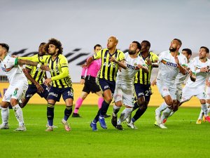 Müsabakanın İlk Yarısı Sarı-lacivertlilerin 1-0’lık Üstünlüğüyle Tamamlandı