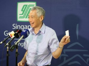 Singapur Başbakanı Loong Korona Aşısı Oldu