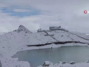 Çinli Bilim Adamları, Erimesini Yavaşlatmak İçin Buzulu Örtü İle Kapladı