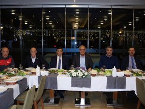 Üstündağ’dan A Milli Erkek Voleybol Takımı’na Moral Yemeği