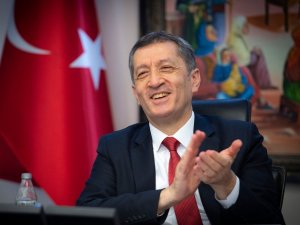 Bakan Selçuk: "Bize Pencerelerinizden, Evlerinizden Katılır Mısınız"