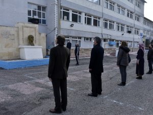 Gümüşhane’de Okullarda İstiklal Marşı Okundu