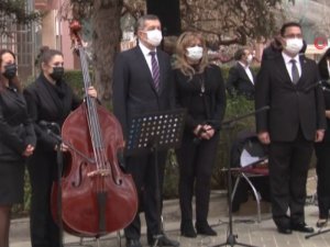 Tüm Yurt Tek Nefes Oldu, İstiklal Marşı’nı Okudu