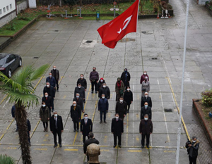 Rize'de Okullarda Bayrak Töreni Yapıldı, İstiklal Marşı Okundu