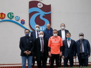 Trabzonspor’da Yöneticiler, Abdullah Avcı’yı Ziyaret Etti