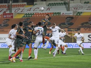 Süper Lig: Aytemiz Alanyaspor: 1 - Kasımpaşa: 2 (İlk Yarı)