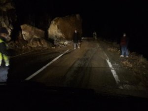 Artvin-Ardahan Karayolunda Heyelan