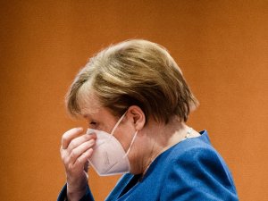 Merkel’den Covid-19 Yeni Türüne Yönelik Uyarı