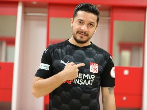 Sivasspor, Ahmet Oğuz’u Kadrosuna Kattı