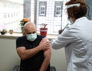 Orta ve Doğu Karadeniz'de Sağlık Çalışanlarına CoronaVac Aşısının İkinci Dozu Yapılmaya Başlandı