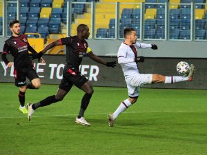 Süper Lig: Gençlerbirliği: 0 - Fatih Karagümrük: 2 (İlk Yarı)