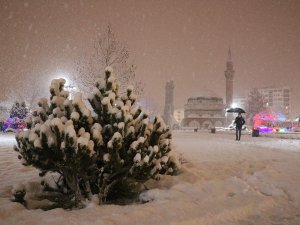 Sivas’ta Kar Yağışı Kartpostallık Görüntüler Oluşturdu