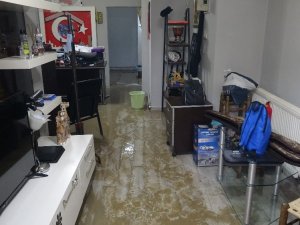 Su Hattı Çalışmasında Binayı Kanalizasyon Suyu Bastı