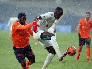 Başakşehir - Sivasspor Maçında Yoğun Kar Yağışı