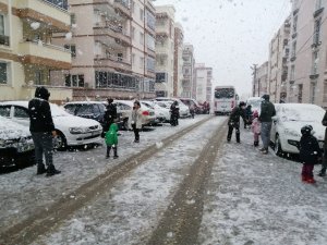İzmir’de Kar Sevinci