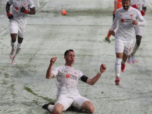 Hakan Arslan Ligdeki 5. Golünü Attı