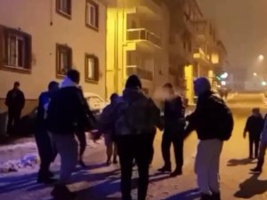 Kar Yağışı Virüsü Unutturdu...kar Üzerinde Horon Oynadılar