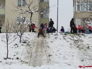 Yağan Kar Kısıtlamayı Unutturdu