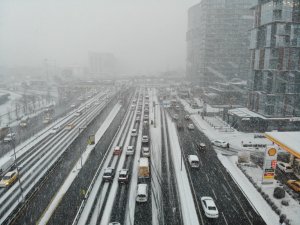 İstanbul’da Trafik Durma Noktasına Geldi