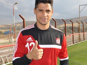 Yıldız Futbolcu Cicinho’dan Pato’ya Öneri: "Sivasspor’a Git"