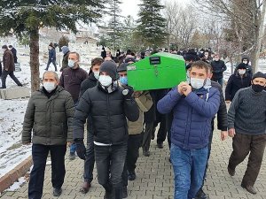 Milli Futbolcu Babasını Son Yolculuğuna Uğurladı