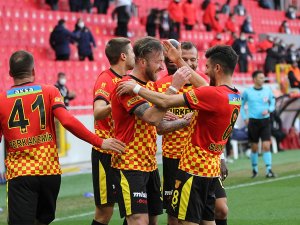 Süper Lig: Göztepe: 3 - Gençlerbirliği: 0 (İlk Yarı)