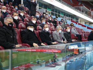 Bakan Kasapoğlu, Trabzonspor - Konyaspor Maçını Takip Etti