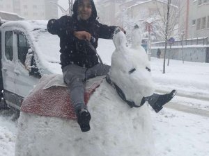 Kardan Eşek Yapıp Bindiler