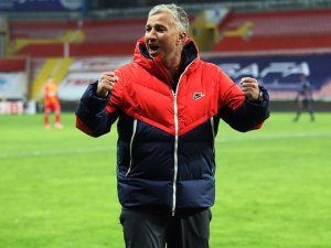 Petrescu İlk Galibiyetini Aldı