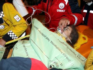 Enkazdan 28 Saat Sonra Kurtulan Anne Ayşe Ve Yüsra Bebek, Depremin İzleriyle Yaşıyor