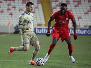 Mücadelenin İlk Yarısı 1-1 Beraberlikle Sonuçlandı