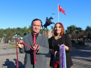 Gören Şaşkına Dönüyor, Yalnızca 1 Saniyede Kravat Bağlıyor