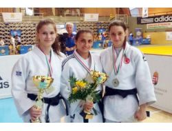 Denizli'li Nesrin’den Altın Madalya