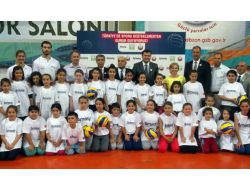 Türkiye Genelinde 300 Adet Mini Voleybol Seti Dağıtılacak