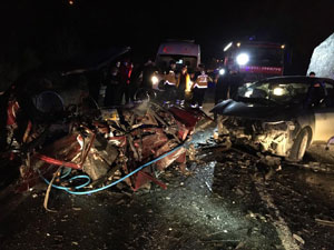 Trabzon'da iki otomobil çarpıştı 1 kişi öldü, 5 kişi yaralandı