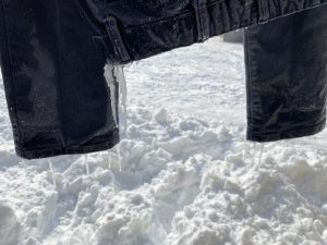Eksi 32 Derecede Çamaşırlar Dondu, Evler Dev Buz Sarkıtlarının Altında Kaldı