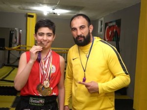 Saklandığı Spor Kulübünden Dünya Şampiyonu Olarak Çıktı
