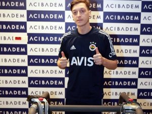 Mesut Özil’in Sağlık Kontrolünden Geçti