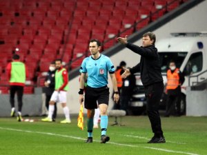 Ertuğrul Sağlam: “8-9 Takım Şampiyonluk İçin Yarışıyor”