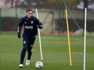 Fenerbahçe’de Mesut Özil Bireysel Çalıştı