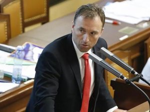 Çekya’da Covid-19 Kısıtlamalarını İhlal Eden Milletvekili İstifa Edeceğini Açıkladı