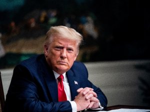 Trump’ın Azil Davası İçin Senatörler Yemin Etti