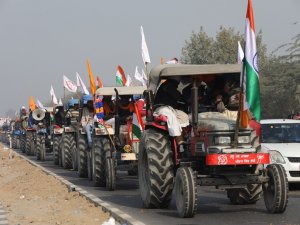 Hindistan’da Çiftçilerin Traktörlü Eyleminde 1 Kişi Öldü