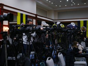 Mesut Özil’in İmza Törenine Rekor Katılım