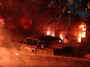 Samsun’da Sanayi Sitesinde İş Yerleri Alev Alev Yanıyor