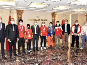 Vali Taşbilek Şampiyon Sporcuları Ödüllendirdi