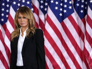 Melania Trump, Beyaz Saray’daki Çalışmalarını Florida’da Sürdürüyor