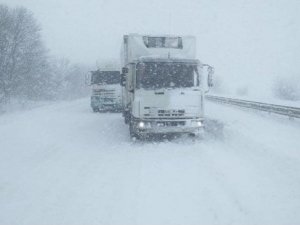 Ukrayna’da Olumsuz Hava Şartları Hayatı Felç Etti